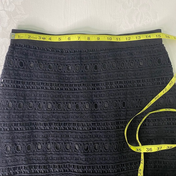 🚨Modish One Eyelet Embroidered Skirt Size Large - Picture 9 of 12